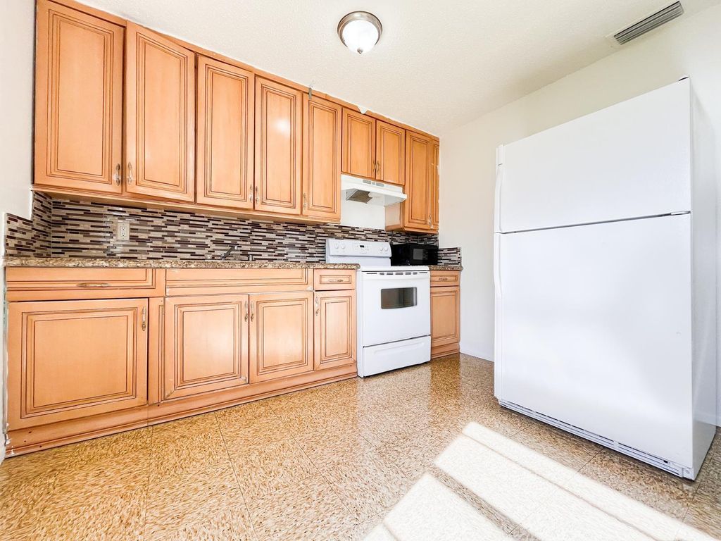 4666 Gulfstream Road, Lake Worth, FL 33461