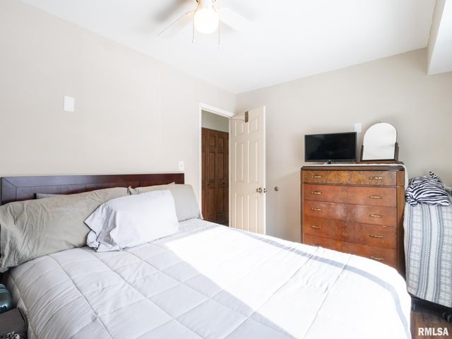 4049 W HILLMONT Road, Peoria, IL 61615