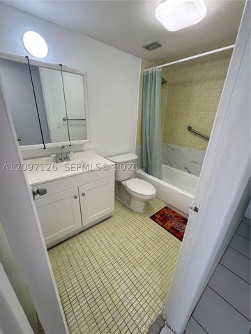 1470 NE 125th Ter 205, North Miami, FL 33161