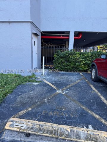 1470 NE 125th Ter 205, North Miami, FL 33161