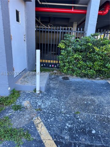 1470 NE 125th Ter 205, North Miami, FL 33161