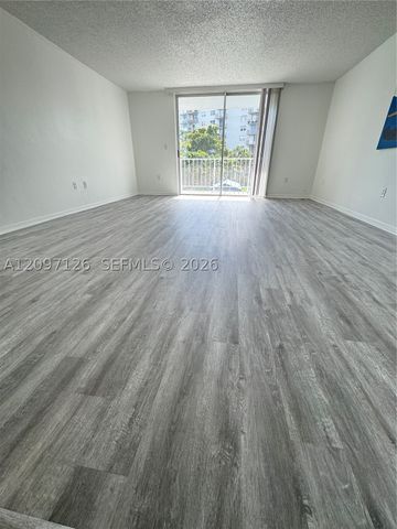 1470 NE 125th Ter 205, North Miami, FL 33161