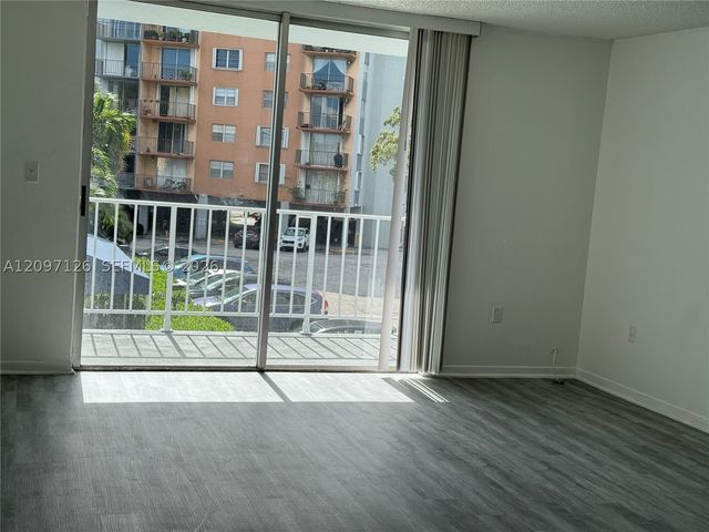 1470 NE 125th Ter 205, North Miami, FL 33161