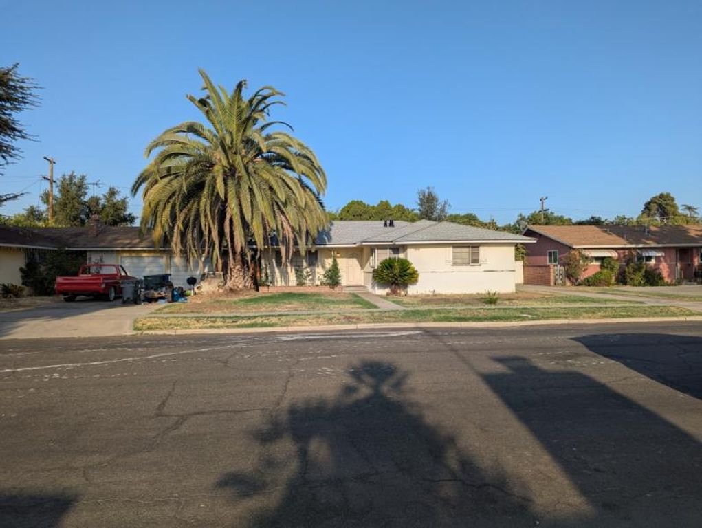 Image 1 of property listing at 3718 N Howard Avenue, Fresno, CA 93726