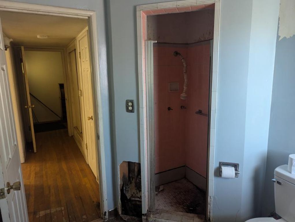 Image 10 of property listing at 3718 N Howard Avenue, Fresno, CA 93726