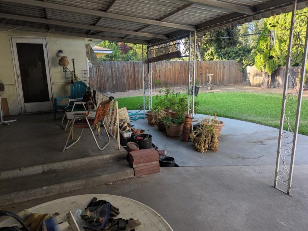 Image 12 of property listing at 3718 N Howard Avenue, Fresno, CA 93726