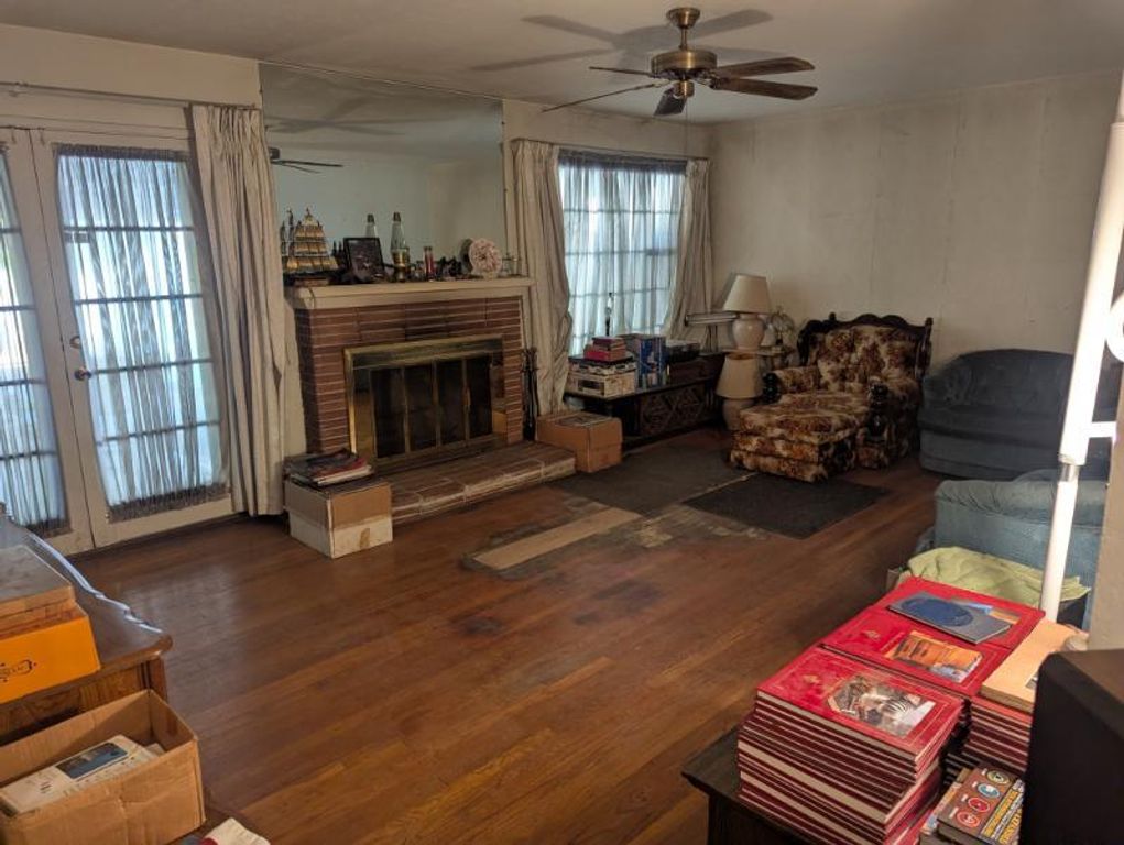 Image 2 of property listing at 3718 N Howard Avenue, Fresno, CA 93726