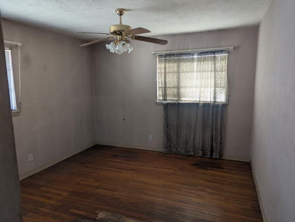 Image 8 of property listing at 3718 N Howard Avenue, Fresno, CA 93726