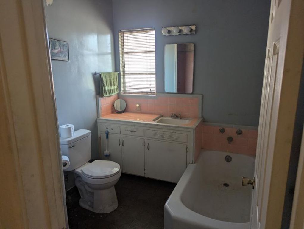 Image 9 of property listing at 3718 N Howard Avenue, Fresno, CA 93726