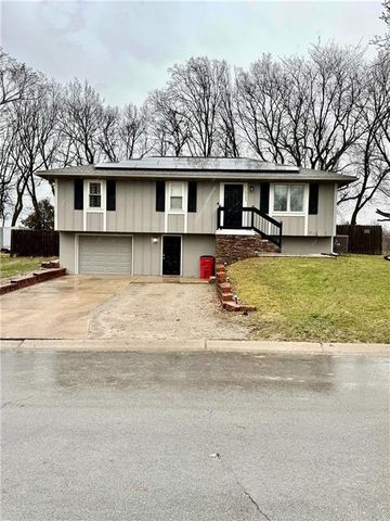 2203 S Owings Street, Oak Grove, MO 64075