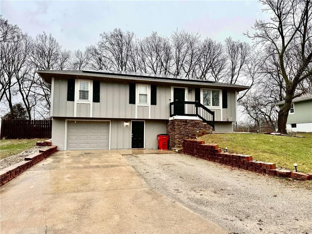 2203 S Owings Street, Oak Grove, MO 64075