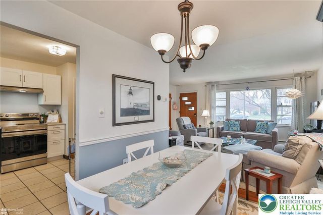 1961 Ravenwood Drive, Bethlehem City, PA 18018