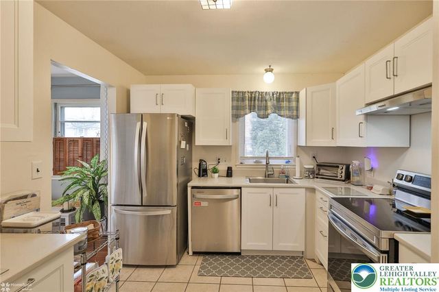 1961 Ravenwood Drive, Bethlehem City, PA 18018