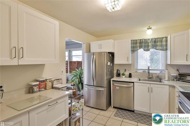 1961 Ravenwood Drive, Bethlehem City, PA 18018