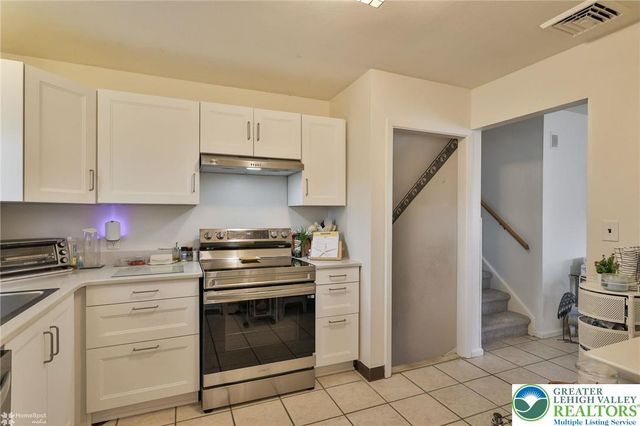 1961 Ravenwood Drive, Bethlehem City, PA 18018