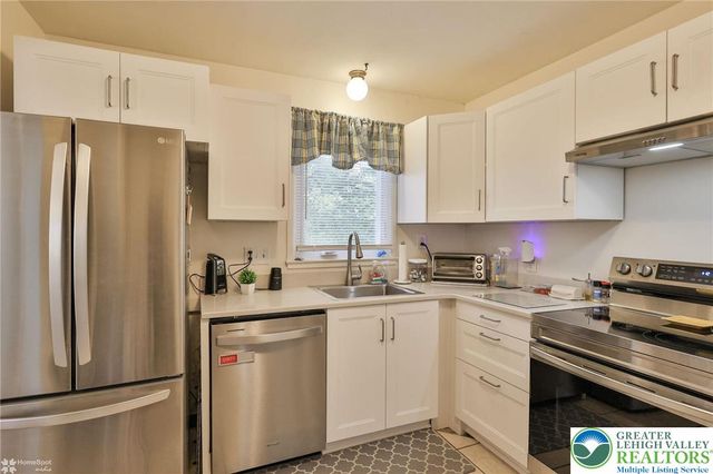 1961 Ravenwood Drive, Bethlehem City, PA 18018