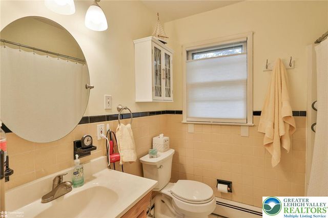 1961 Ravenwood Drive, Bethlehem City, PA 18018