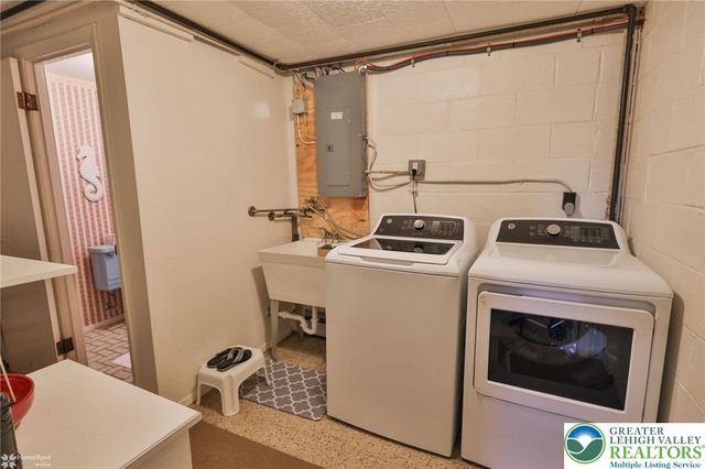 1961 Ravenwood Drive, Bethlehem City, PA 18018