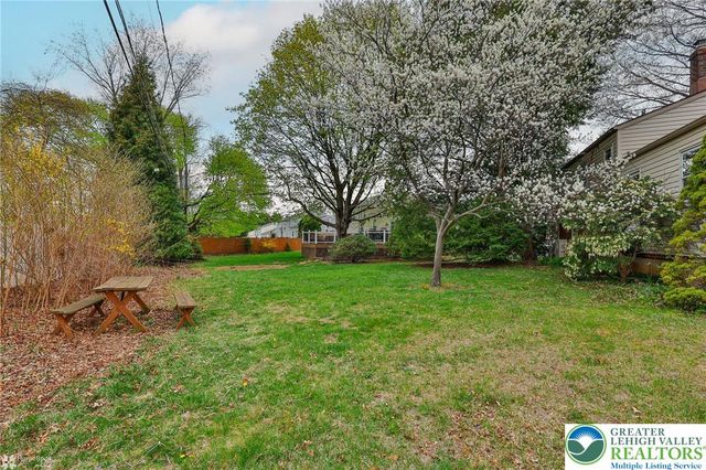 1961 Ravenwood Drive, Bethlehem City, PA 18018