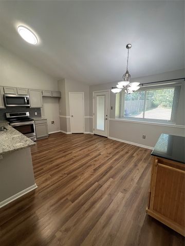 1001 Stableway Lane, Bedford, TX 76022