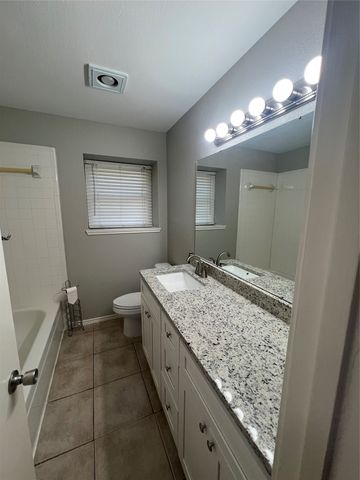 1001 Stableway Lane, Bedford, TX 76022