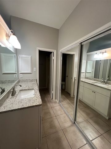 1001 Stableway Lane, Bedford, TX 76022