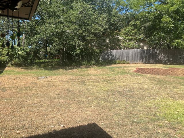 1001 Stableway Lane, Bedford, TX 76022