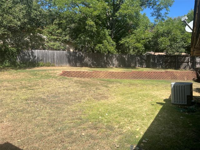 1001 Stableway Lane, Bedford, TX 76022