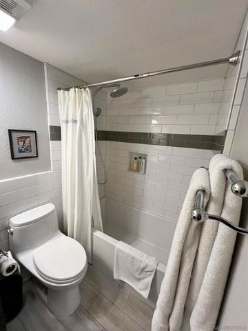 7757 Eads B4, La Jolla, CA 92037