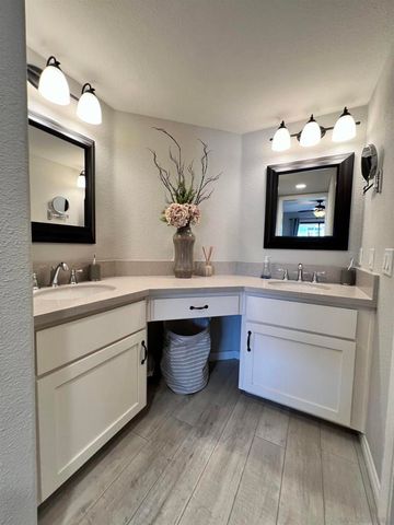 7757 Eads B4, La Jolla, CA 92037