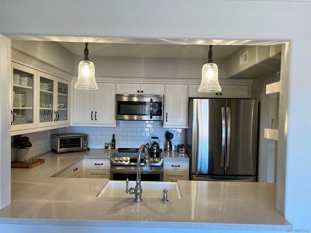 7757 Eads B4, La Jolla, CA 92037