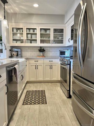 7757 Eads B4, La Jolla, CA 92037