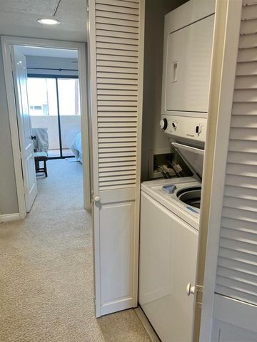 7757 Eads B4, La Jolla, CA 92037