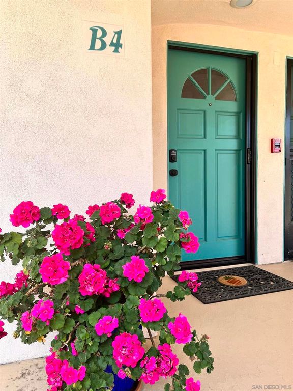 7757 Eads B4, La Jolla, CA 92037