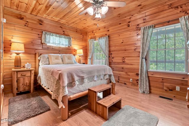 2469 Misty Shadows Drive, Sevierville, TN 37862