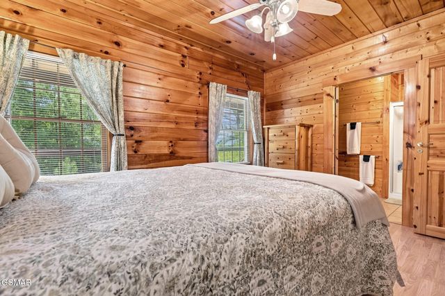 2469 Misty Shadows Drive, Sevierville, TN 37862