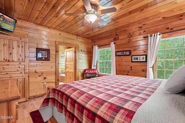 2469 Misty Shadows Drive, Sevierville, TN 37862