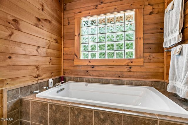2469 Misty Shadows Drive, Sevierville, TN 37862