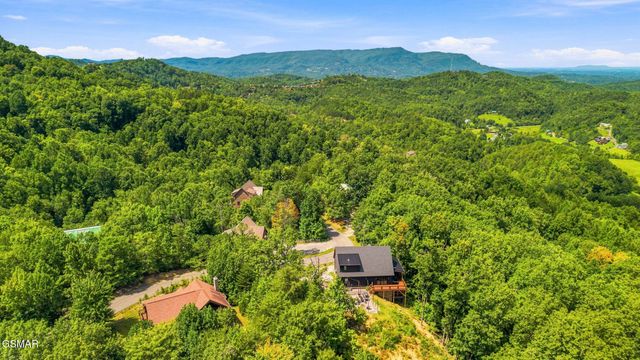 2469 Misty Shadows Drive, Sevierville, TN 37862