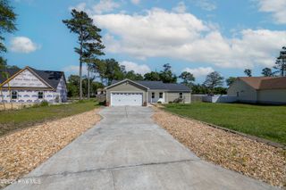 209 Oak Grove Circle, Hubert, NC 28539