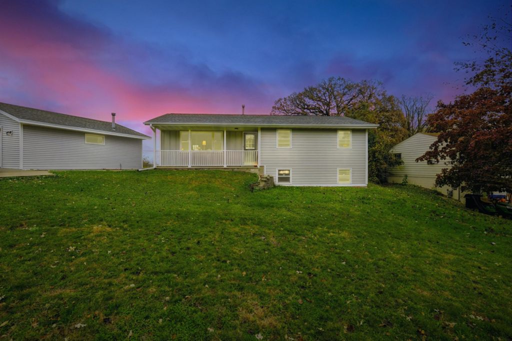 6280 Carleda Way, Inver Grove Heights, MN 55076