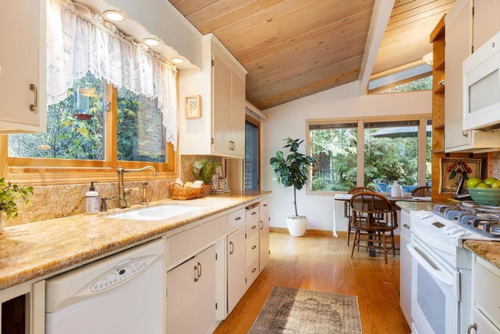 Image 15 of property listing at 951 Jenny Way, Felton, CA 95018