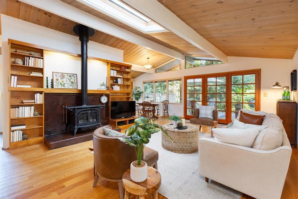 Image 9 of property listing at 951 Jenny Way, Felton, CA 95018