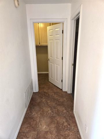 604 Valleyridge Court, Decatur, TX 76234