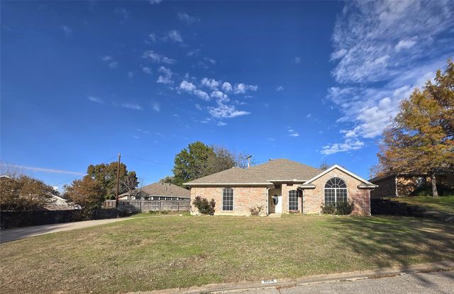 604 Valleyridge Court, Decatur, TX 76234