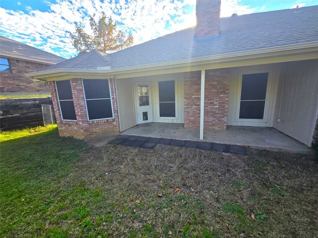 604 Valleyridge Court, Decatur, TX 76234