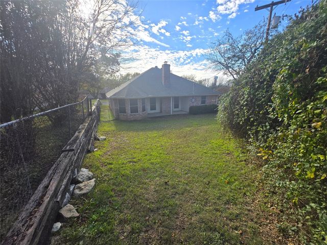 604 Valleyridge Court, Decatur, TX 76234