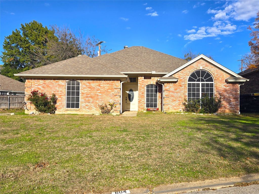 604 Valleyridge Court, Decatur, TX 76234
