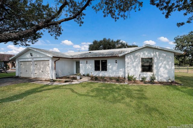 903 River Oak, Seguin, TX 78155