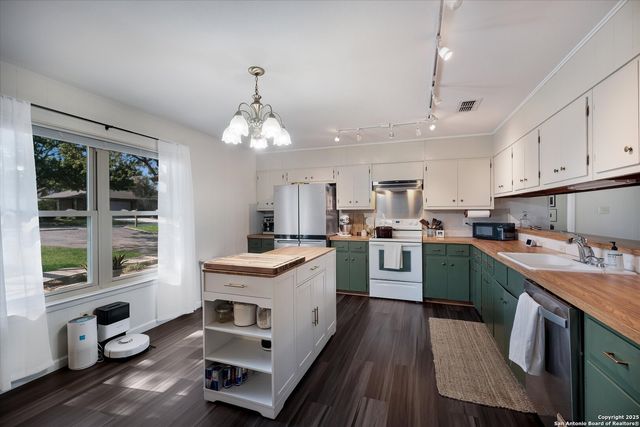 903 River Oak, Seguin, TX 78155